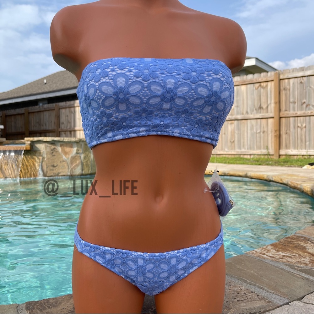 Victoria's Secret Blue Lace Bandeau & Scrunch Butt Bikini Set size Small